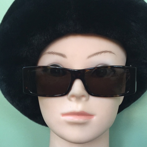 CHANEL Sunglasses - Picture 7 of 9